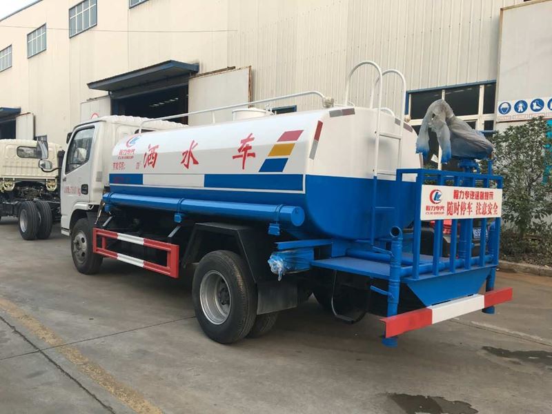 5噸(5方)東風(fēng)多利卡綠化灑水車價(jià)格2