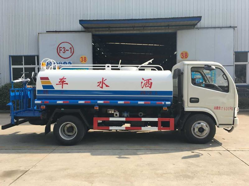 5噸(5方)東風(fēng)多利卡綠化灑水車價(jià)格4