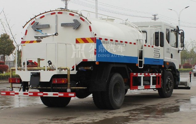 公路灑水車廠家_東風(fēng)御虎公路灑水車2