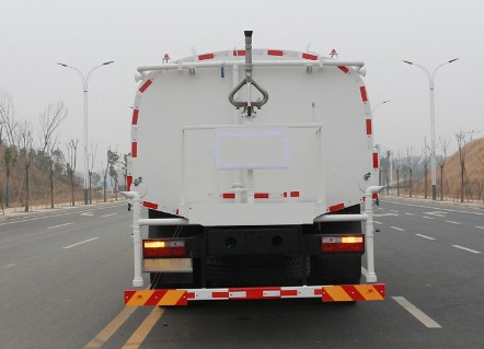 20噸灑水車自重多少噸呢_東風(fēng)御龍后雙橋20噸綠化灑水車廠家價(jià)格4