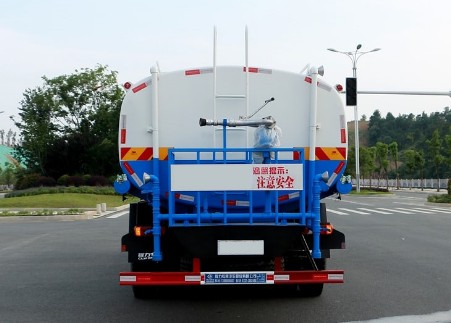 20噸灑水車報價表_東風(fēng)專底后雙橋20噸綠化灑水車廠家價格4