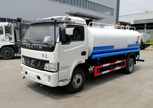8噸灑水車多少錢一臺_躍進8噸綠化灑水車廠家價格2