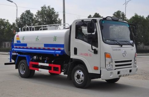 大運(yùn)奧普力10噸灑水車 大運(yùn)奧普力10噸灑水車