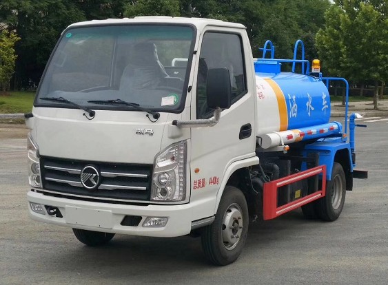 凱馬2噸藍(lán)牌灑水車圖片 凱馬2噸藍(lán)牌灑水車圖片