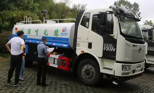 解放J6L經(jīng)濟(jì)型灑水車圖片 解放J6L經(jīng)濟(jì)型灑水車圖片