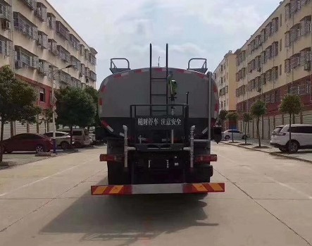 20方灑水車報價表_國六20方東風專底D3S后雙橋綠化灑水車3
