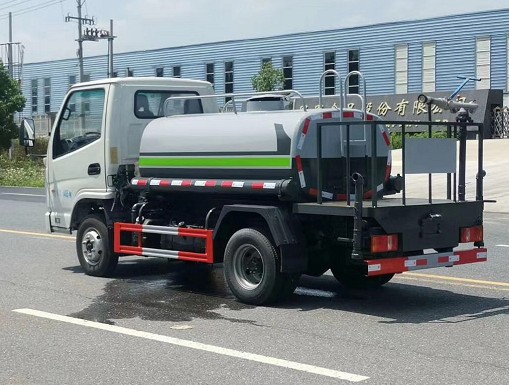 3噸灑水車價格查詢_國六3方凱馬K3柴油版藍(lán)牌綠化灑水車廠家價格4