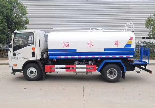 8噸灑水車參數_國六大運奧普力黃牌8方綠化灑水車廠家價格4