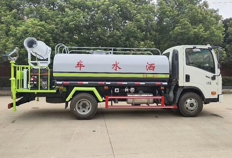 5噸灑水車多重_國(guó)六5方大運(yùn)黃牌綠化灑水車廠家價(jià)格3