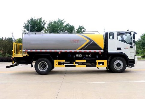 國(guó)六15方福田瑞沃ES7灑水車圖片 國(guó)六15方福田瑞沃ES7灑水車圖片