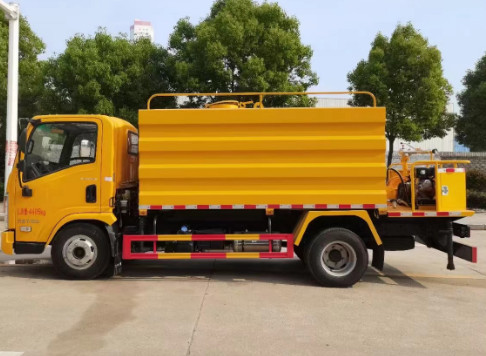 躍進開拓T100藍牌灑水車 躍進開拓T100藍牌灑水車