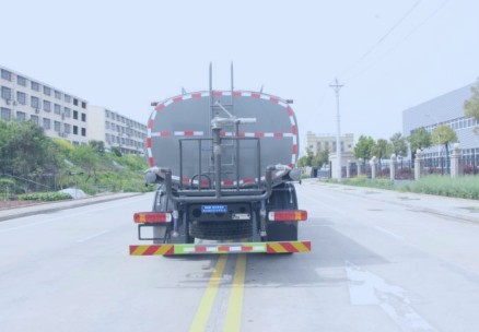 15方重汽豪沃TX7灑水車_曼發(fā)動機258馬力_縱昂牌CLT5189GPSZZ6A型綠化噴灑車 15方重汽豪沃TX7灑水車_曼發(fā)動機258馬力_縱昂牌CLT5189GPSZZ6A型綠化噴灑車